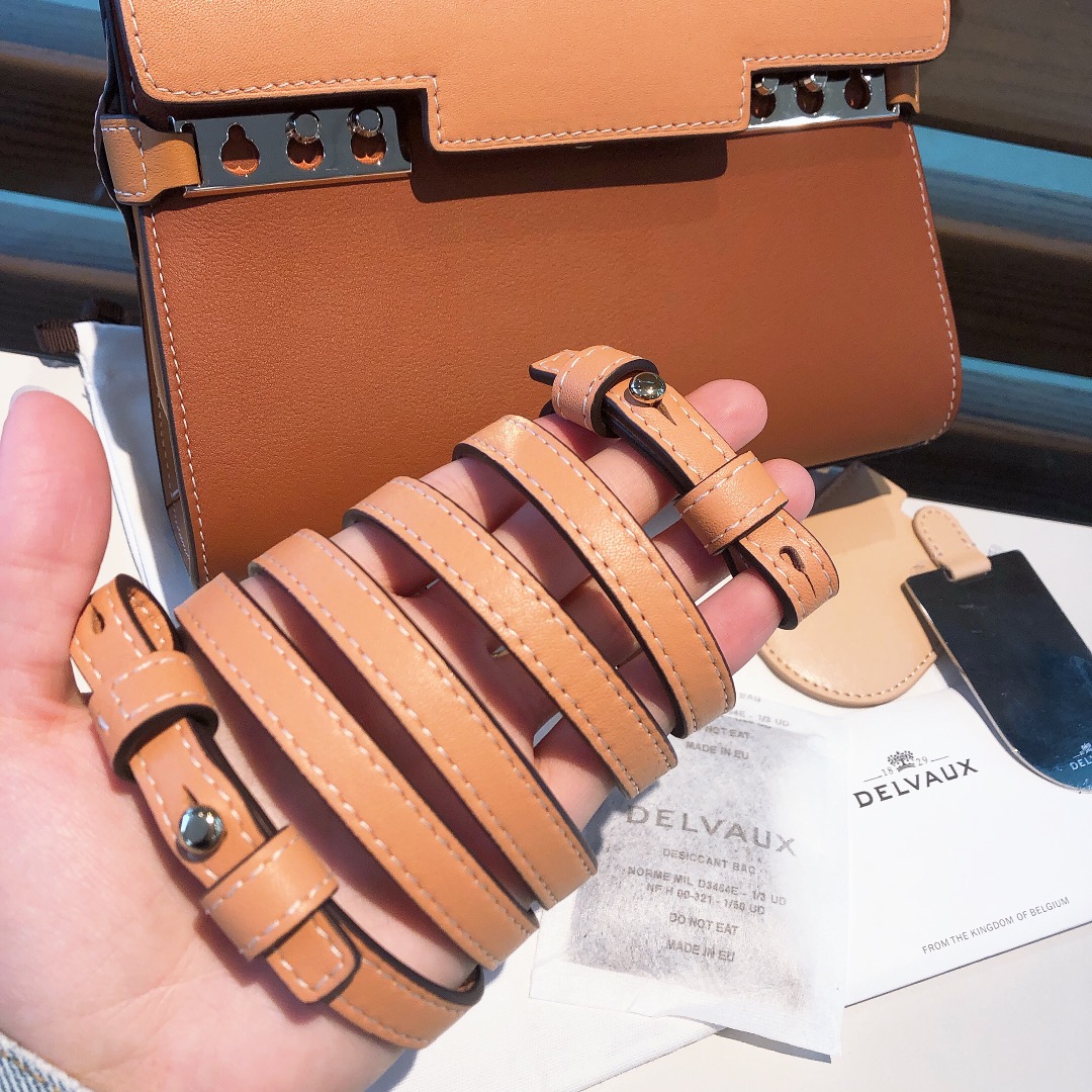 델보 톰페트 MM 샤리오뜨백